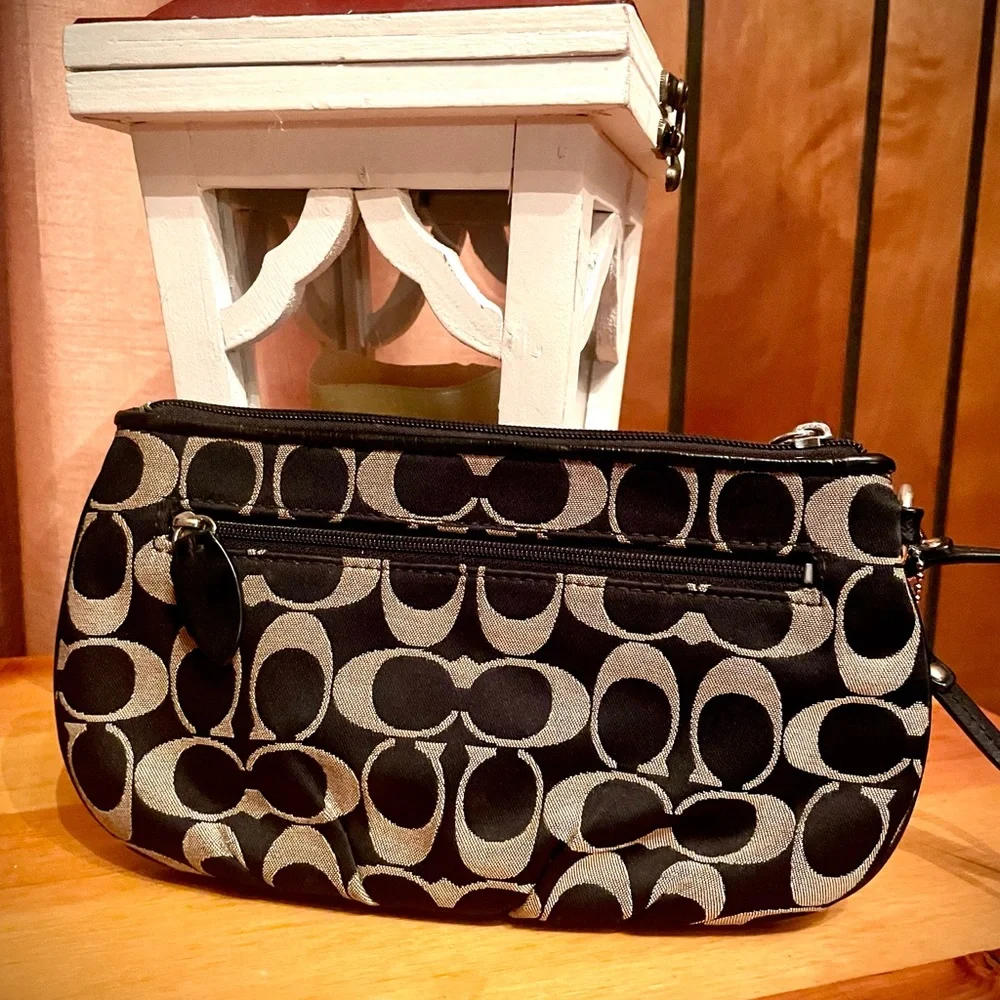 COACH black and white canvas and leather clutch or wristlet - Picture 11 of 16
